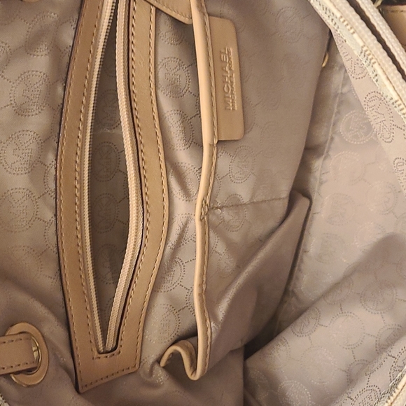 Authentic Michael Kors Leather Logo Hobo Bag 🎒 - Picture 9 of 12